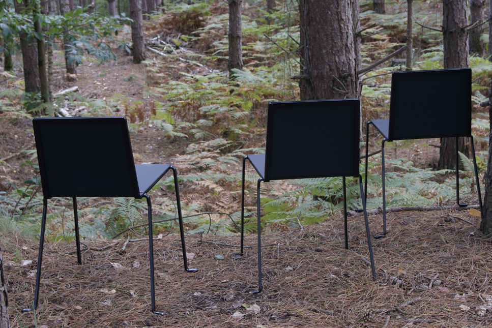 chaise design extérieur indoor outdoor minimaliste en acier coloris noir satin