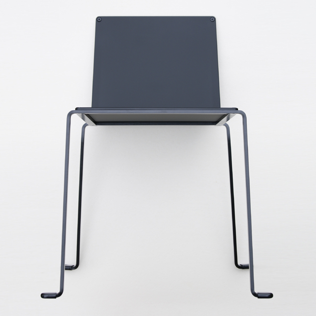 Chaise design extérieur indoor outdoor minimaliste en acier coloris noir satin